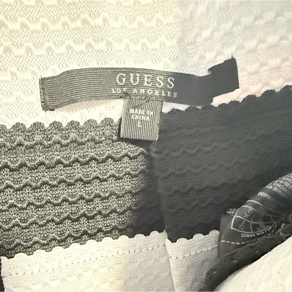 Guess Black and Red Floral Mini Skirt - Picture 5 of 7